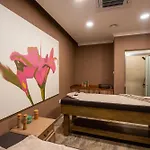 Hotel Uliv & *