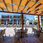 Hotel Uliv & *